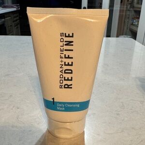Rodan + Fields REDEFINE Daily Cleansing Mask - Cream and Blue